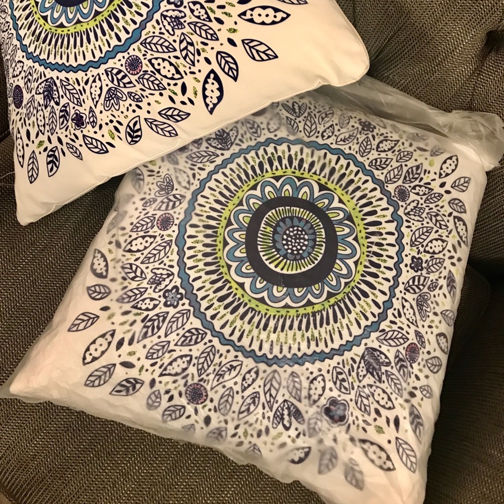 Nice Pillow , Price for "Two Pillows" - Picture 7 of 8